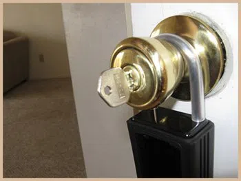 Elite Locksmith Services Kansas City, MO 816-826-3083 - 3-locksmith-key-service